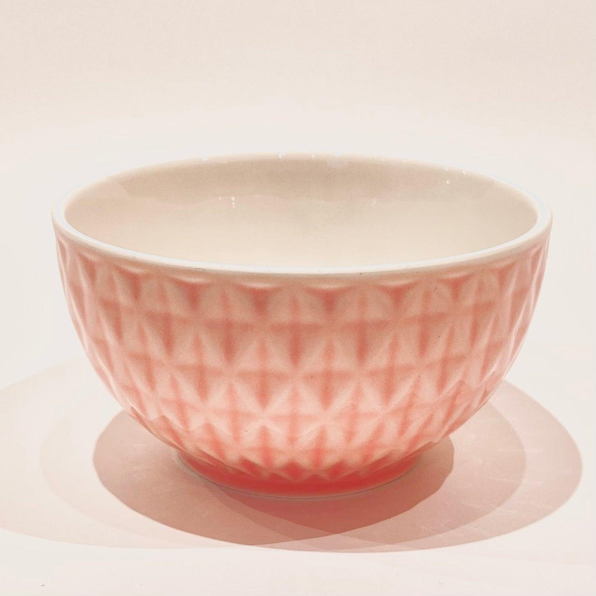 Pink mesh-carved tea bowl