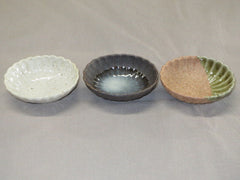 Japanese-style chrysanthemum-shaped oval small plate