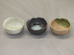 Japanese-style flower-shaped small dish